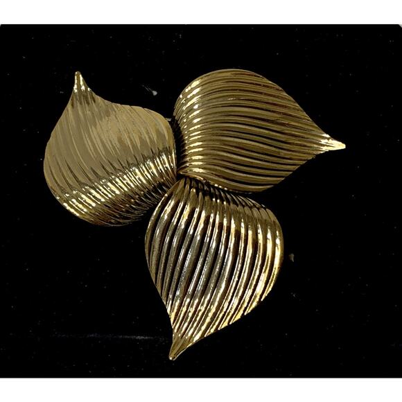 Gold Three Leaf Flower Brooch Pin Sarah Coventry Large 2669 Original Box - Picture 15 of 15